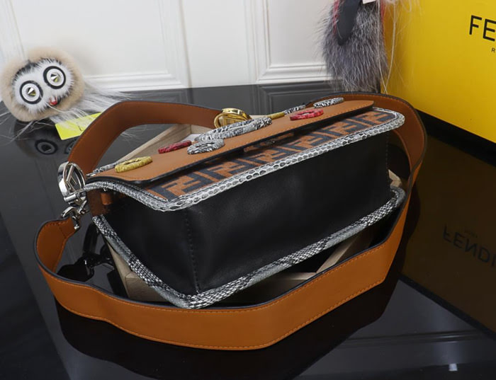FENDI芬迪 最新款對版 Fendi 最新系列 Kan I款0995 牛皮秋冬最新五金扣 FENDI F LOGO  fd1493