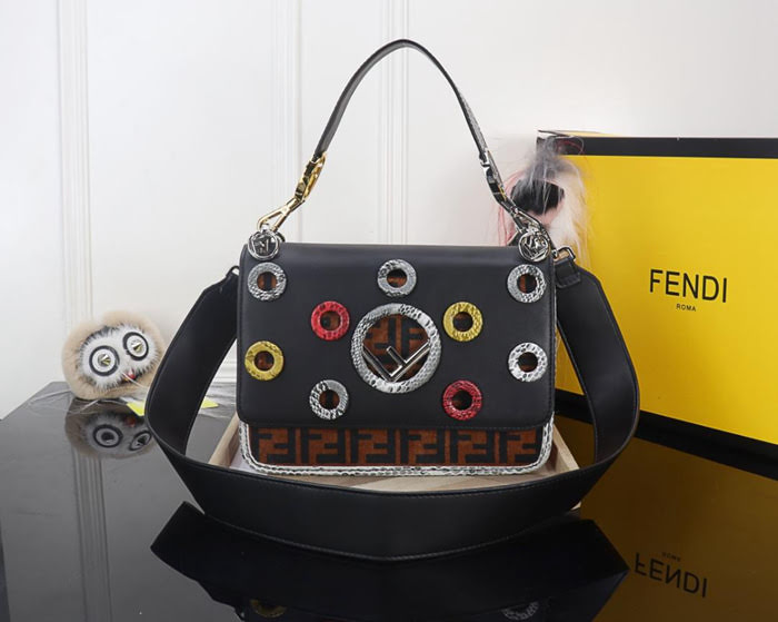 FENDI芬迪 最新款對版 Fendi 最新系列 Kan I款0995 牛皮秋冬最新五金扣 FENDI F LOGO  fd1495