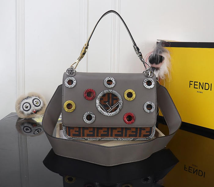 FENDI芬迪 最新款對版 Fendi 最新系列 Kan I款0995 牛皮秋冬最新五金扣 FENDI F LOGO  fd1496