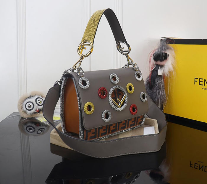 FENDI芬迪 最新款對版 Fendi 最新系列 Kan I款0995 牛皮秋冬最新五金扣 FENDI F LOGO  fd1496