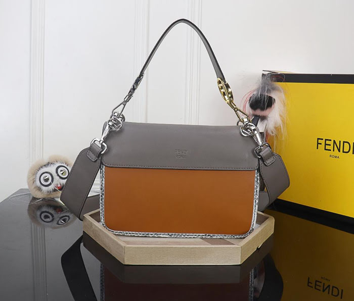 FENDI芬迪 最新款對版 Fendi 最新系列 Kan I款0995 牛皮秋冬最新五金扣 FENDI F LOGO  fd1496