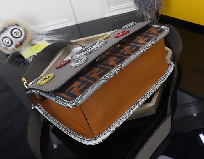 FENDI芬迪 最新款對版 Fendi 最新系列 Kan I款0995 牛皮秋冬最新五金扣 FENDI F LOGO  fd1496