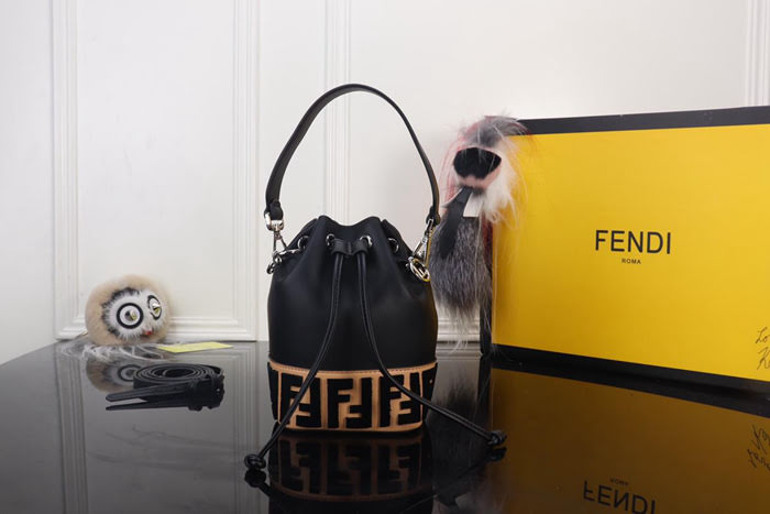 FENDI芬迪 Fendi MINI BUCKET 時尚手提肩背包 可手提 可斜挎 8850  fd1502