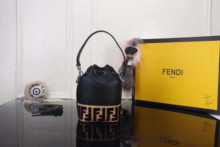 FENDI芬迪 Fendi MINI BUCKET 時尚手提肩背包 可手提 可斜挎 8850  fd1502