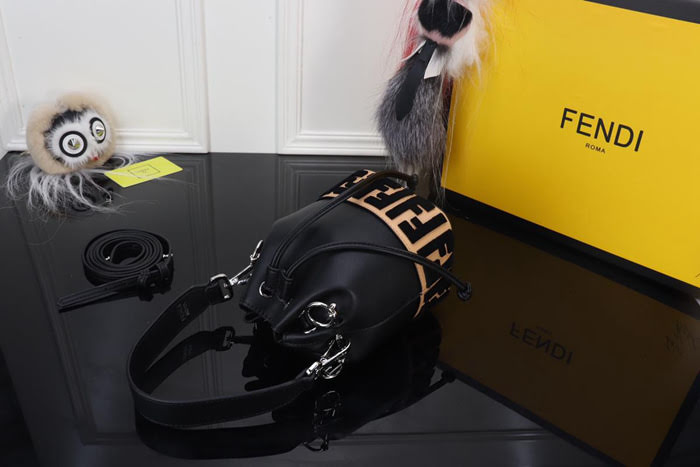 FENDI芬迪 Fendi MINI BUCKET 時尚手提肩背包 可手提 可斜挎 8850  fd1502