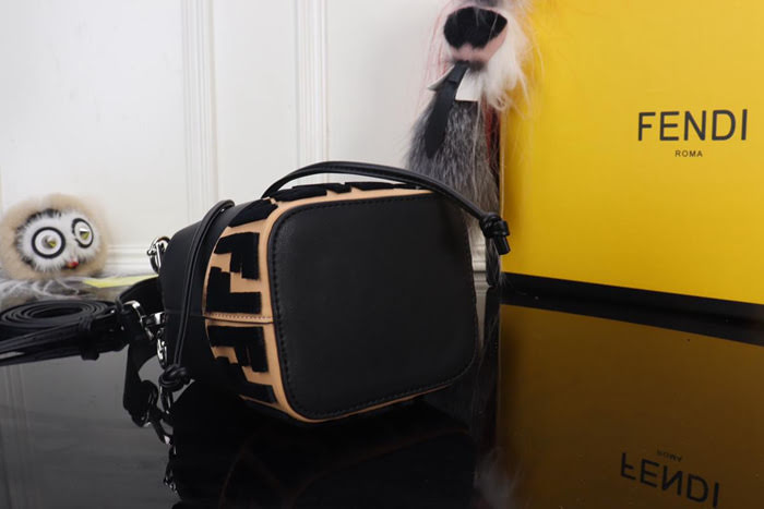 FENDI芬迪 Fendi MINI BUCKET 時尚手提肩背包 可手提 可斜挎 8850  fd1502