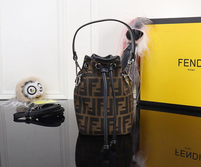 FENDI芬迪 Fendi MINI BUCKET 時尚手提肩背包 可手提 可斜挎 8850  fd1503