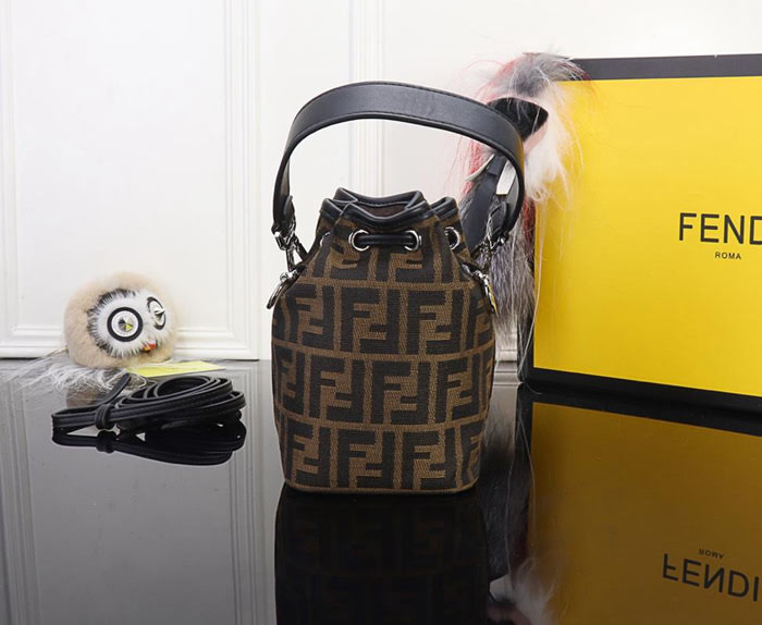 FENDI芬迪 Fendi MINI BUCKET 時尚手提肩背包 可手提 可斜挎 8850  fd1503