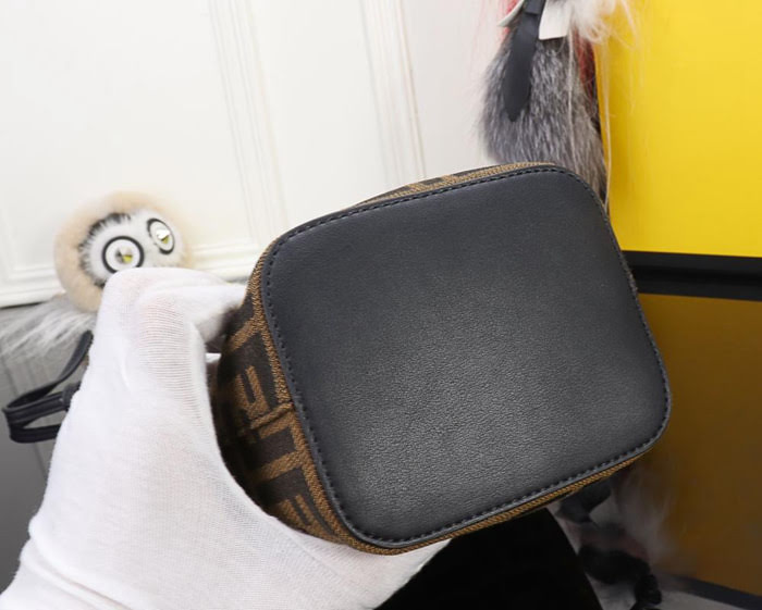 FENDI芬迪 Fendi MINI BUCKET 時尚手提肩背包 可手提 可斜挎 8850  fd1503