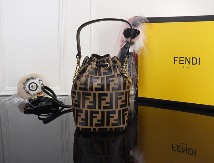FENDI芬迪 Fendi MINI BUCKET 時尚手提肩背包 可手提 可斜挎 8850  fd1504
