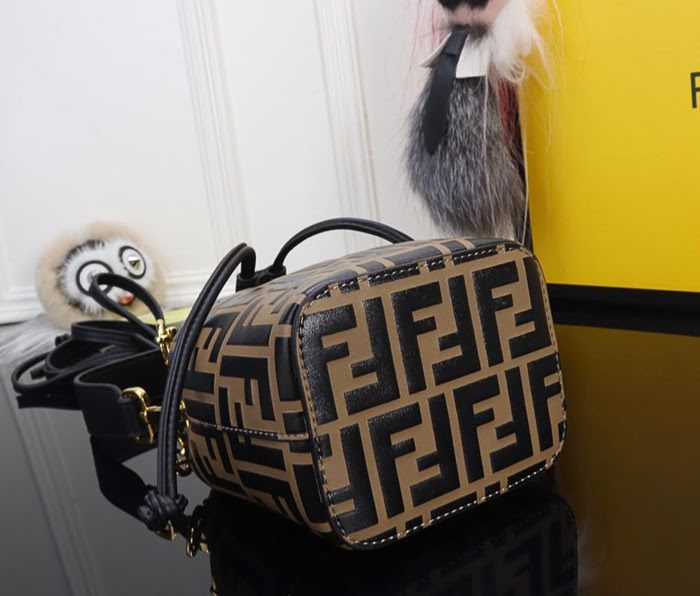 FENDI芬迪 Fendi MINI BUCKET 時尚手提肩背包 可手提 可斜挎 8850  fd1504