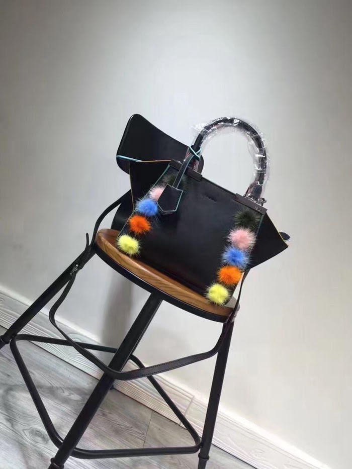 FENDI芬迪 最in網紅pom poms大肆活躍時尚圈 柔軟黑色小牛皮手袋 2716#  fd1519