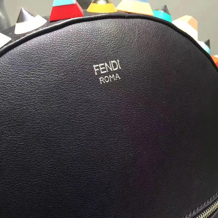 FENDI芬迪 柔軟南非小牛皮背包 飾配最時尚流行的炫彩方釘 皮革提手雙肩包  fd1520