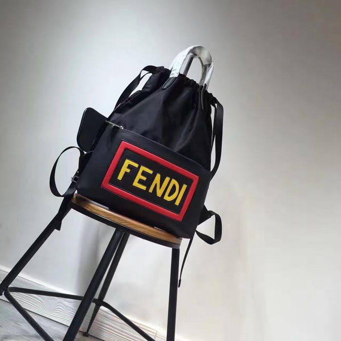 FENDI芬迪 時尚走秀款 男士背包 兩用款 可雙肩背也可手提兩用 2719#  fd1524