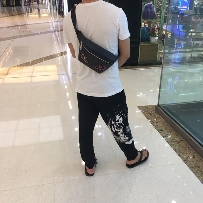 FENDI芬迪 時髦腰包胸包 男女通用款 百搭情侶款 款號0026  fd1538