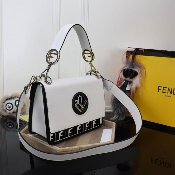 FENDI芬迪 新品新款fendi KAN I手袋 可斜背或手拿  fd1555
