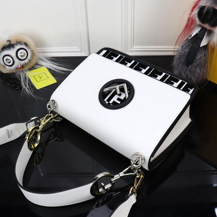 FENDI芬迪 新品新款fendi KAN I手袋 可斜背或手拿  fd1555