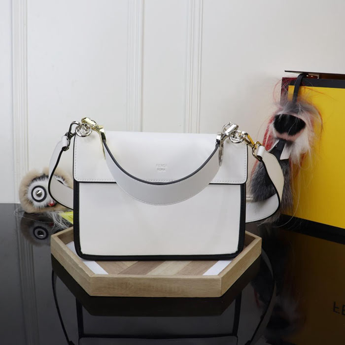 FENDI芬迪 新品新款fendi KAN I手袋 可斜背或手拿  fd1555