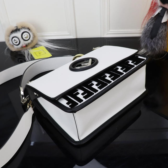 FENDI芬迪 新品新款fendi KAN I手袋 可斜背或手拿  fd1555