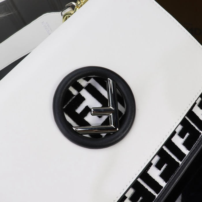 FENDI芬迪 新品新款fendi KAN I手袋 可斜背或手拿  fd1555
