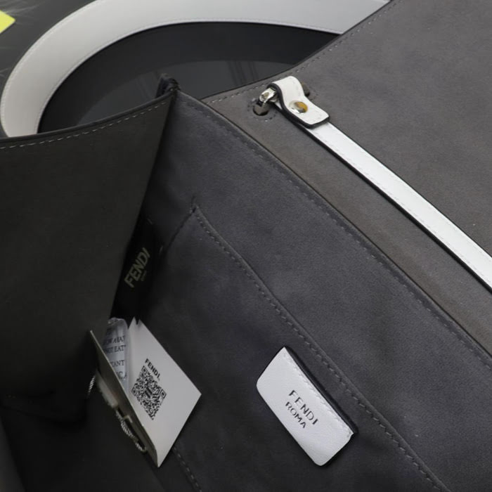 FENDI芬迪 新品新款fendi KAN I手袋 可斜背或手拿  fd1555