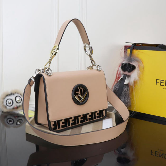 FENDI芬迪 新品新款fendi KAN I手袋 可斜背或手拿  fd1556
