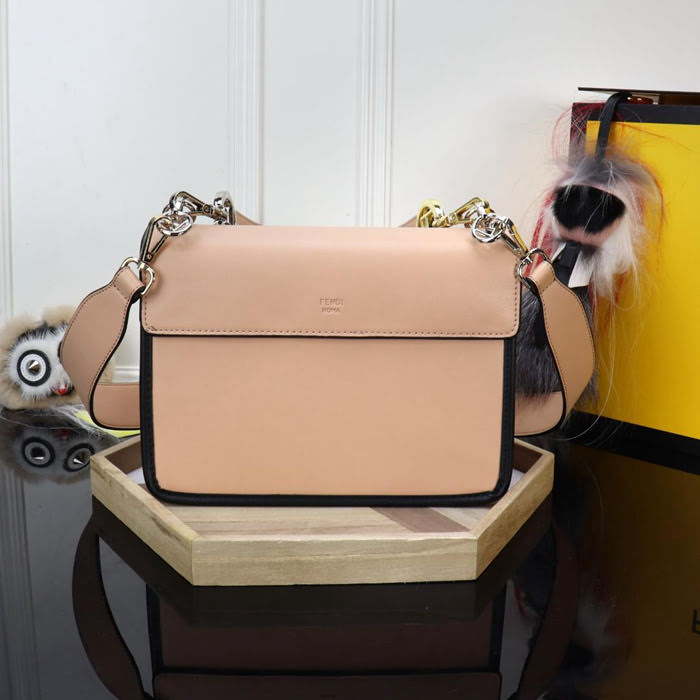 FENDI芬迪 新品新款fendi KAN I手袋 可斜背或手拿  fd1556