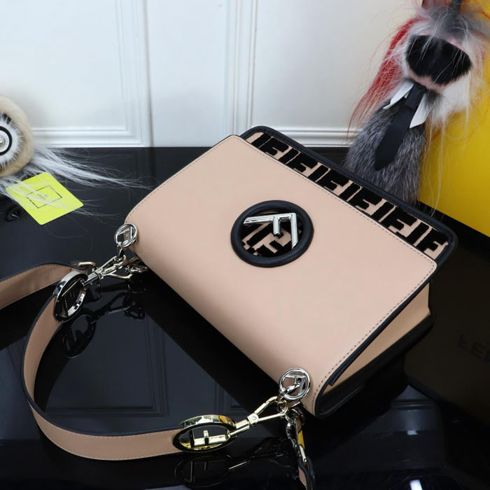 FENDI芬迪 新品新款fendi KAN I手袋 可斜背或手拿  fd1556