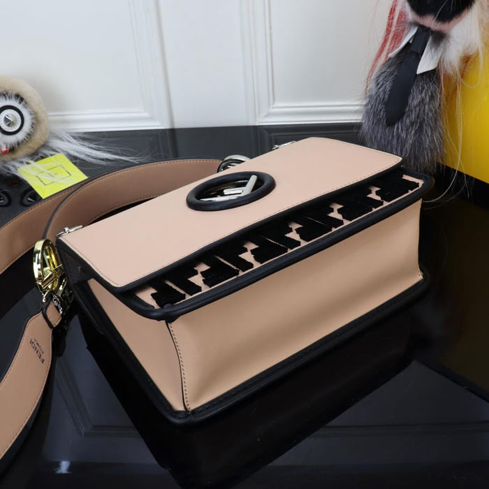 FENDI芬迪 新品新款fendi KAN I手袋 可斜背或手拿  fd1556
