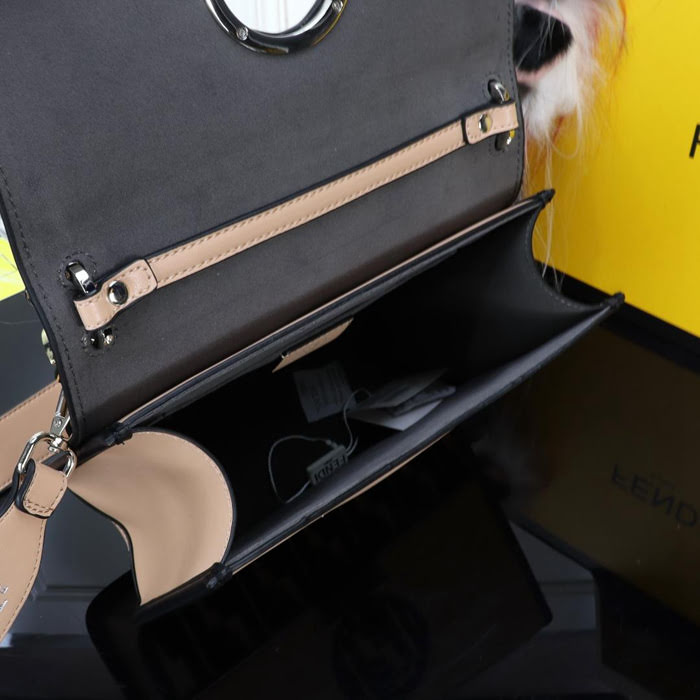 FENDI芬迪 新品新款fendi KAN I手袋 可斜背或手拿  fd1556
