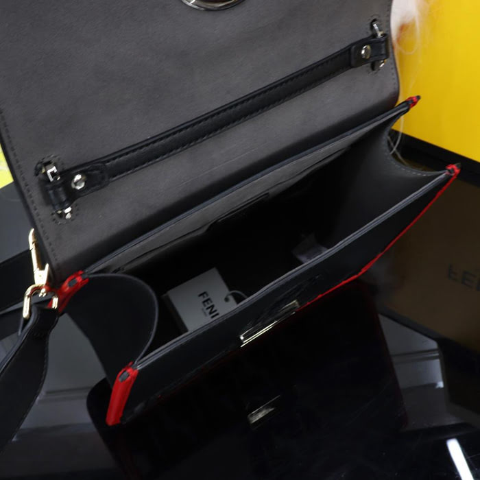 FENDI芬迪 新品新款fendi KAN I手袋 可斜背或手拿  fd1557