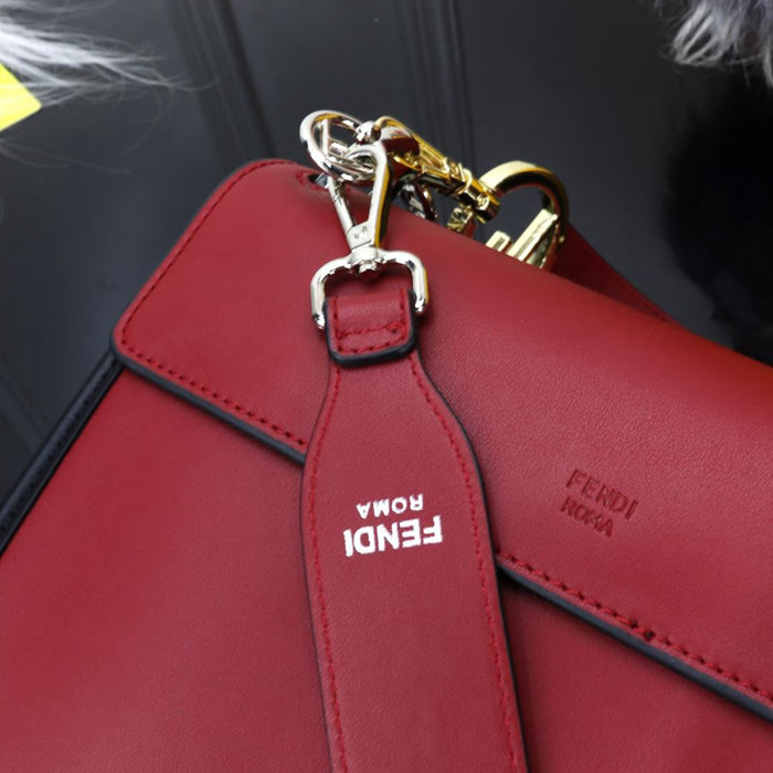 FENDI芬迪 新品新款fendi KAN I手袋 可斜背或手拿  fd1558