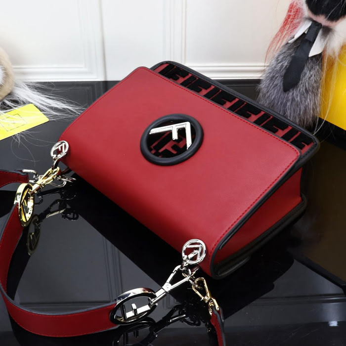 FENDI芬迪 新品新款fendi KAN I手袋 可斜背或手拿  fd1558