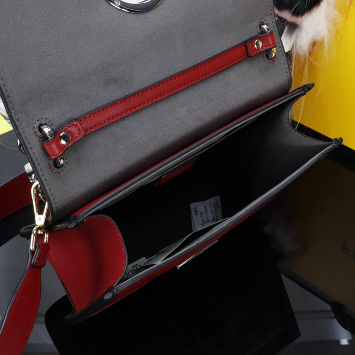 FENDI芬迪 新品新款fendi KAN I手袋 可斜背或手拿  fd1558