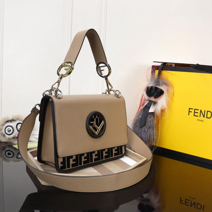 FENDI芬迪 新品新款fendi KAN I手袋 可斜背或手拿  fd1559