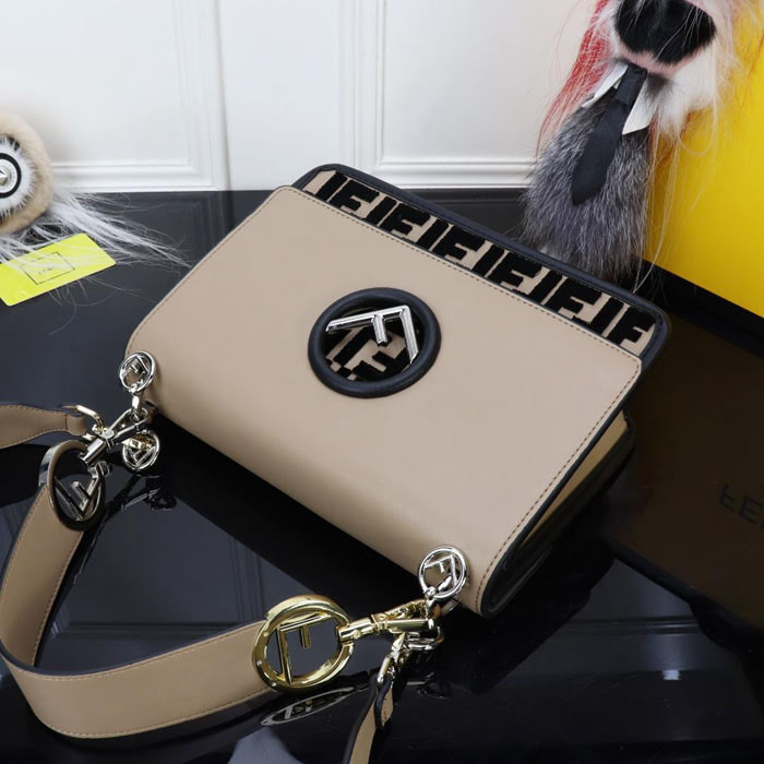 FENDI芬迪 新品新款fendi KAN I手袋 可斜背或手拿  fd1559