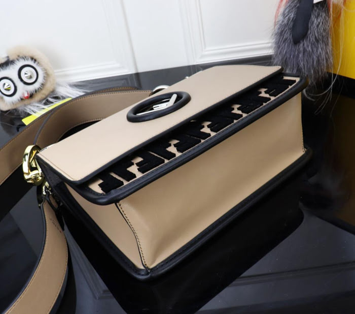 FENDI芬迪 新品新款fendi KAN I手袋 可斜背或手拿  fd1559