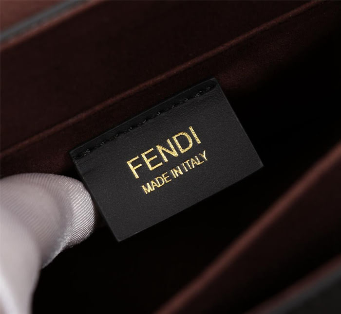 FENDI芬迪 2018最新款 翻蓋手袋 最新FENDI標誌 可斜背或手拿  fd1560