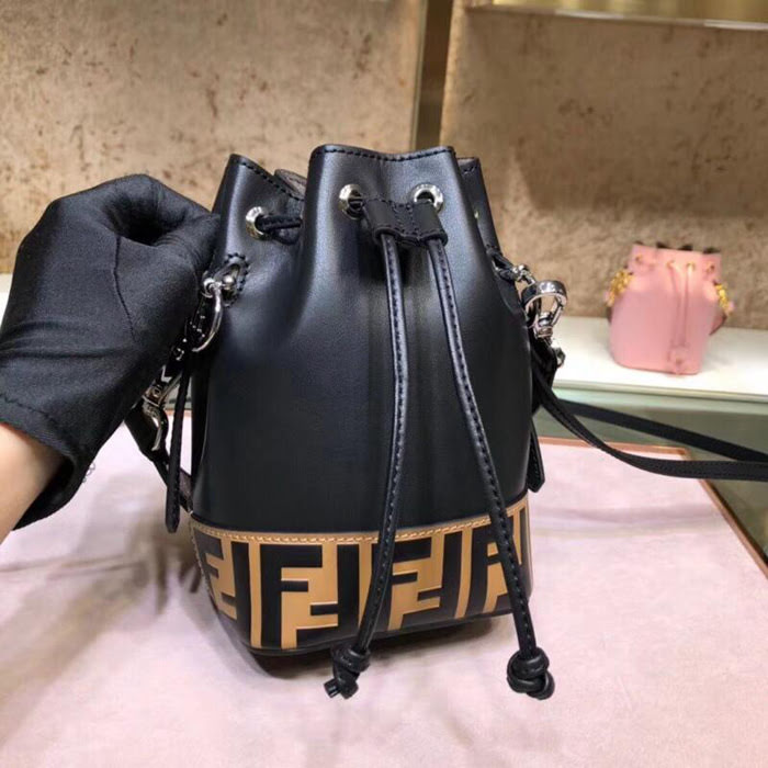 FENDI芬迪 原單2018春夏最新款 眾多明星同款 fendi專櫃 靈魂設計迷你桶包  fd1566