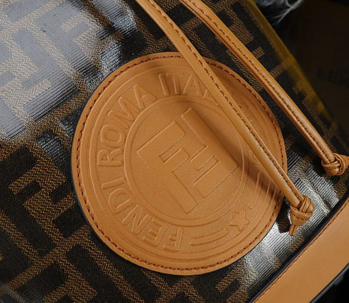 FENDI芬迪 專櫃靈魂設計大桶包壓印‘F’字體 女神大愛單品 搭配專櫃走秀兔毛手提  fd1591