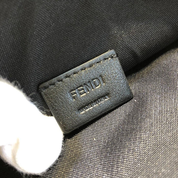 FENDI芬迪 黑色小牛皮 綴以拼色條紋FOREVER FENDI圖案和浮凸雙F標誌 拉鏈手拿包 0078M40  fd1611
