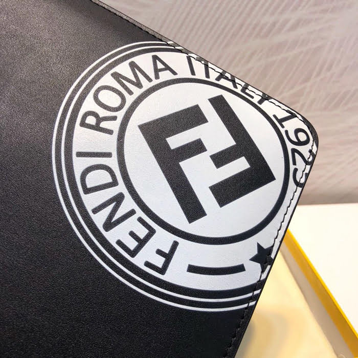 FENDI芬迪 黑色羅馬諾皮革 內嵌對比色 FENDI 字樣貼片 拉鏈手拿包 0078M40  fd1612