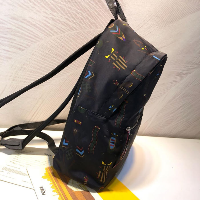 FENDI芬迪 SUPER BUGS 主題圖案 黏貼式膠質標章 輕巧型 款式背包 7043M59  fd1613