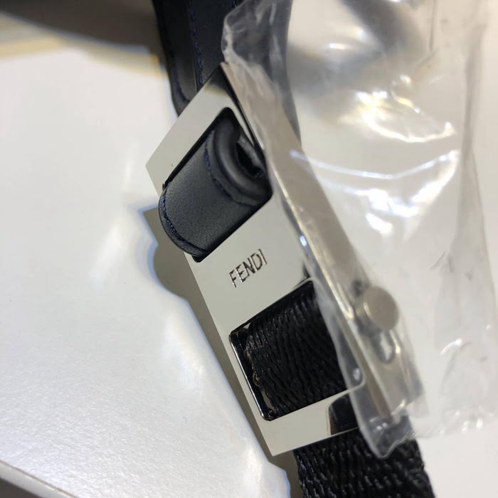 FENDI芬迪 SUPER BUGS 主題圖案 黏貼式膠質標章 輕巧型 款式背包 7043M59  fd1613