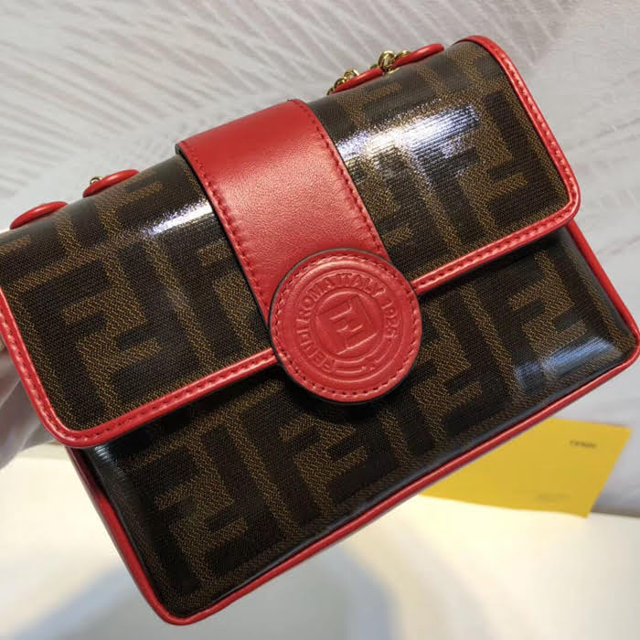 FENDI芬迪 棕色FF主題圖案 MICRO BAGUETTE系列手袋 時尚鏈條小包 277M58  fd1623