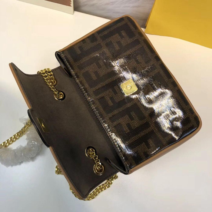 FENDI芬迪 棕色FF主題圖案 MICRO BAGUETTE系列手袋 時尚鏈條小包 277M58  fd1625