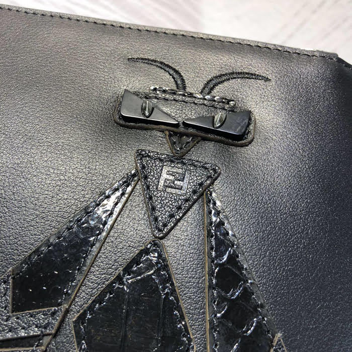 FENDI芬迪 黑色小牛皮 同色系刺繡 BAG BUGS 主題圖案 超薄小手袋 0078M43  fd1629