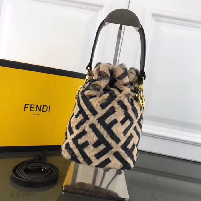 FENDI芬迪 Fendi MINI BUCKET 字母繡桶包 可手提 可斜挎 8850毛毛  fd1634