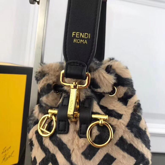 FENDI芬迪 Fendi MINI BUCKET 字母繡桶包 可手提 可斜挎 8850毛毛  fd1634
