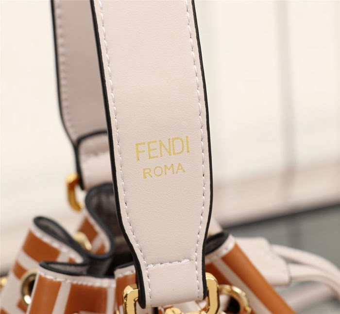 FENDI芬迪 2018春夏最新款 眾多明星同款 fendi專櫃靈魂設計 迷你桶包 款號 2021#  fd1656